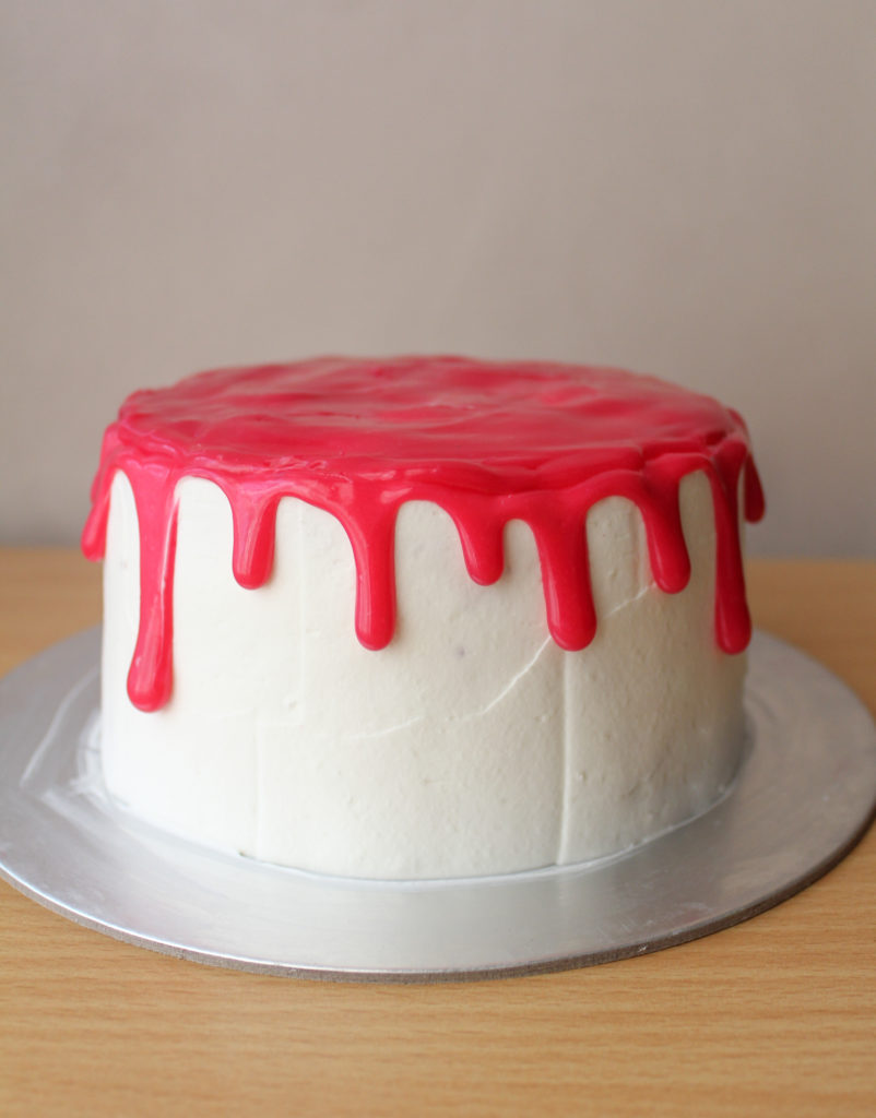Red velvet cake with white chocolate ganache frosting • Bake my Way